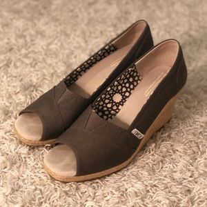 TOMS Classic Wedge Pump